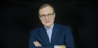 Microsofts ene grundare Paul Allen har avlidit Bilden föreställer Paul G Allen. Han står med armarna i kors, klädd i glasögon och en blå kaval med en ljusblå skjorta under.