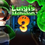 Luigi står i en mörk korridor med ett skrämt uttryck och en ficklampa under hakan. Från taket kikar en grön kopia av honom ned.